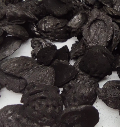 碳化爐+破碎機(jī)，輕松加工椰殼碳顆粒用于生產(chǎn)活性炭、燒烤碳棒等等