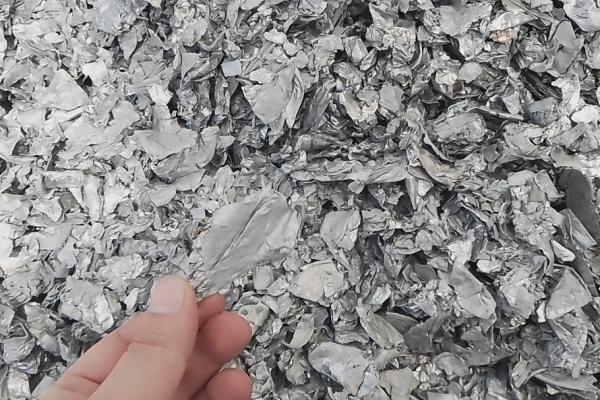 脫除金屬原件表面噴漆、鍍膜、包塑、涂料、油污的專用大型連續(xù)化生產(chǎn)設(shè)備